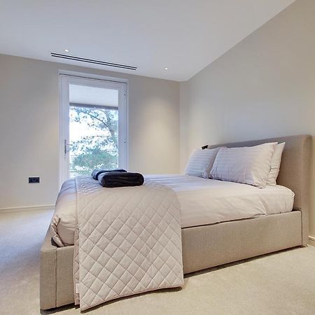 Appartamento Luxury 3 Bed Flat With Large Terrace, Sea Views And Hot Tub Canford Cliffs Esterno foto