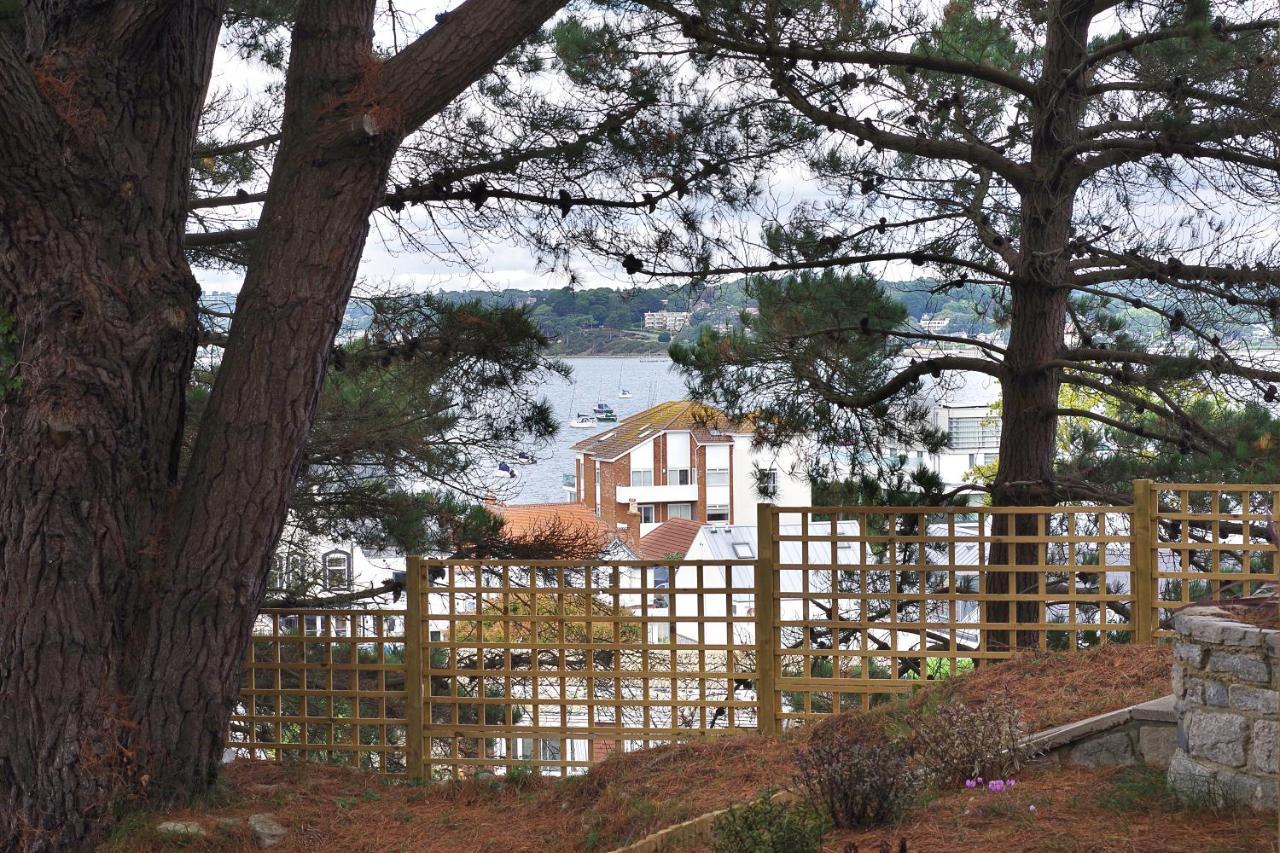 Appartamento Luxury 3 Bed Flat With Large Terrace, Sea Views And Hot Tub Canford Cliffs Esterno foto